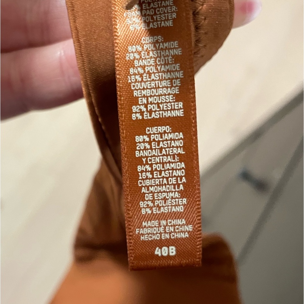 NWOT Skims T shirt bra - Picture 4 of 5